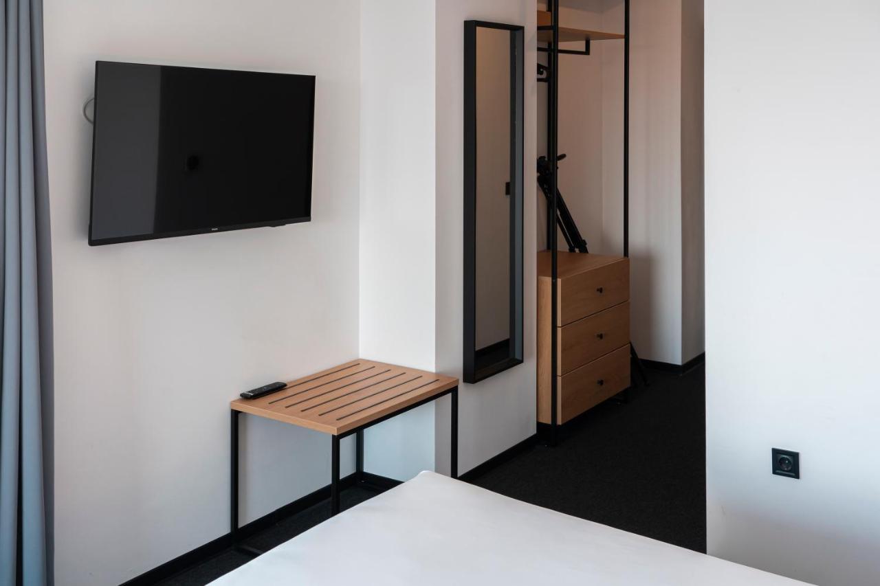 Hotel Campus 90 - Free Parking Varna Bagian luar foto