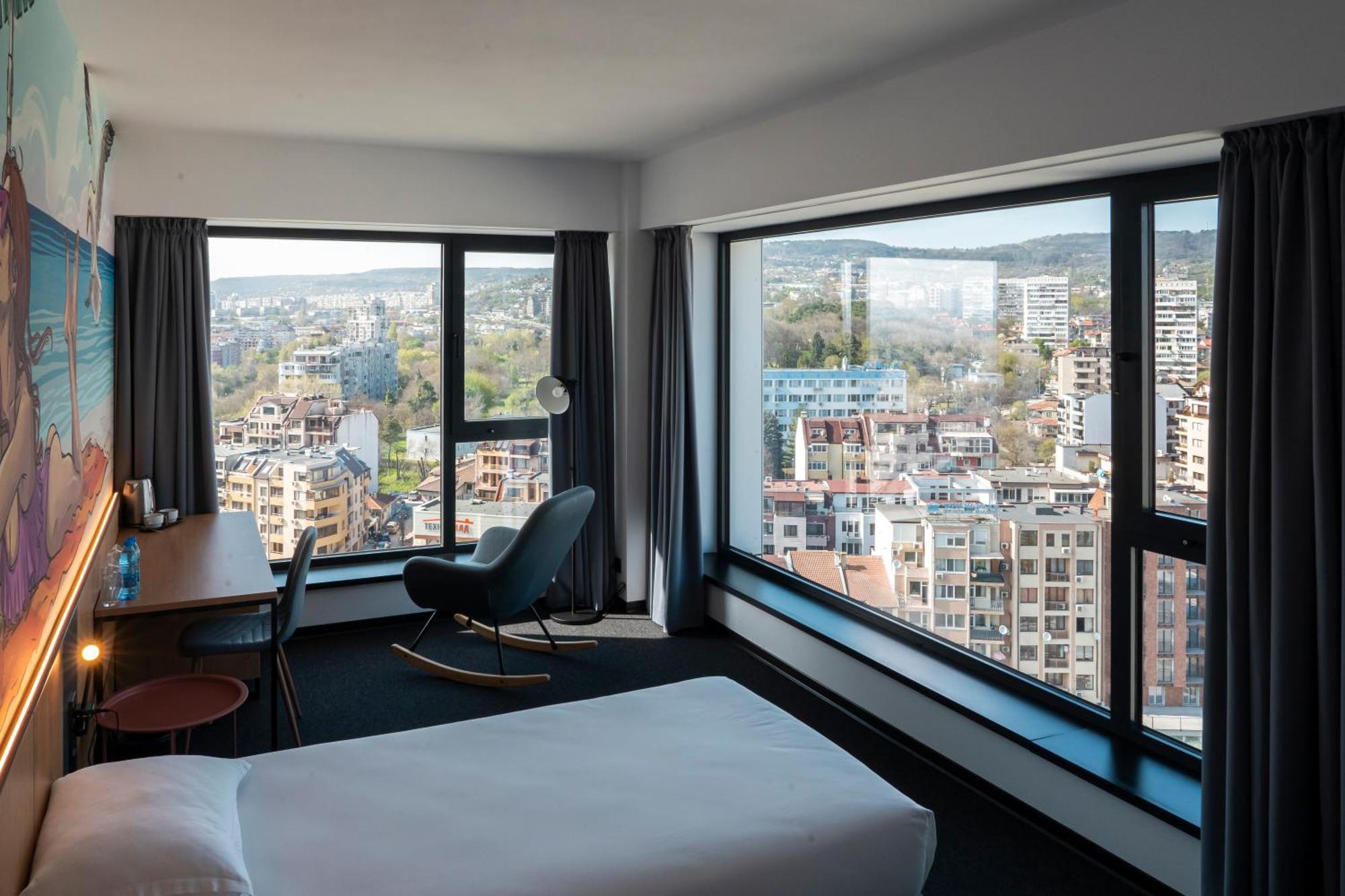 Hotel Campus 90 - Free Parking Varna Bagian luar foto